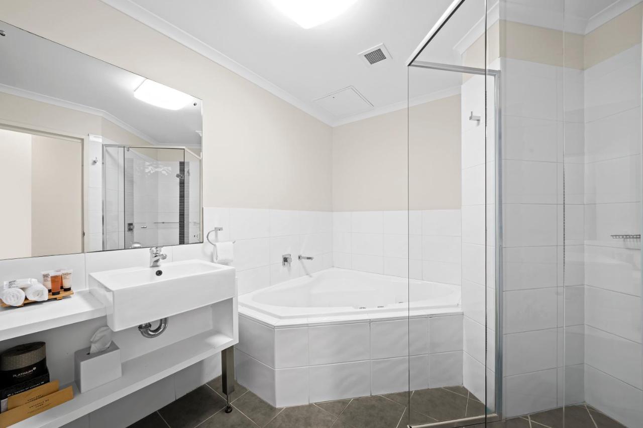 Macquarie Waters Boutique Apartment Hotel Порт-Маккуори Экстерьер фото